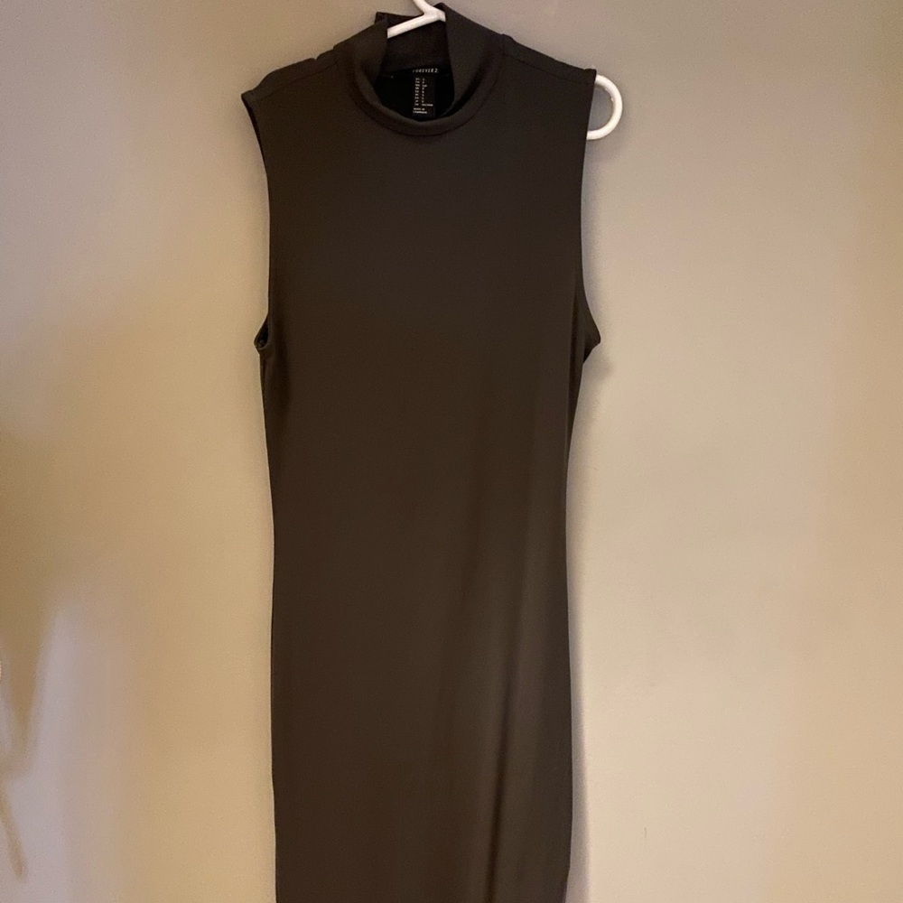 Sleeveless dress